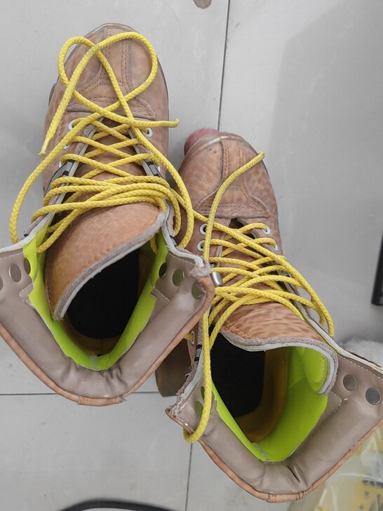 双排旱冰鞋39码的鞋低价转让，双排.自己玩...