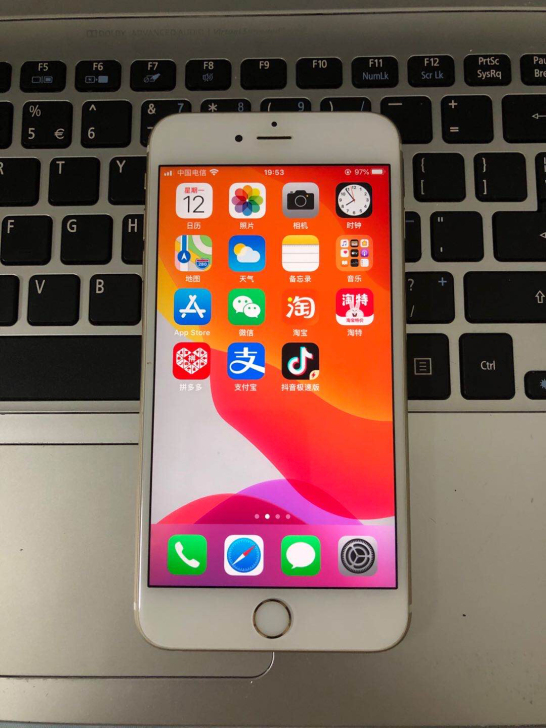 苹果手机6Splus玫瑰金64g，二手ip...