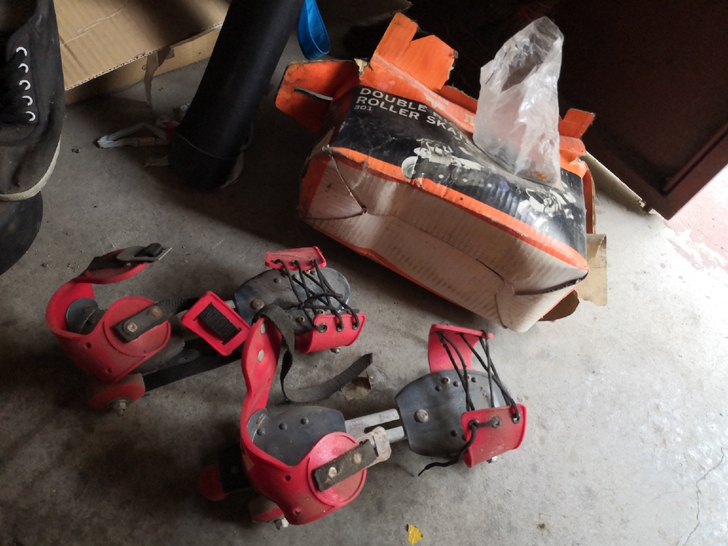 搬家卖货：双富牌双排旱冰鞋，中号，护膝，同...