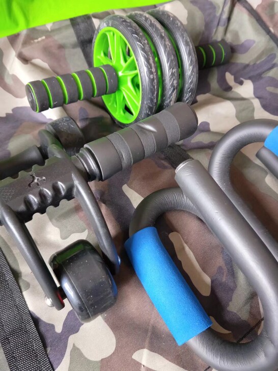 搬家甩卖！给需要的朋友，健腹轮大小，俯卧撑...