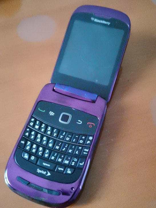 黑莓9670,单机无电池,最好看的黑莓翻盖...