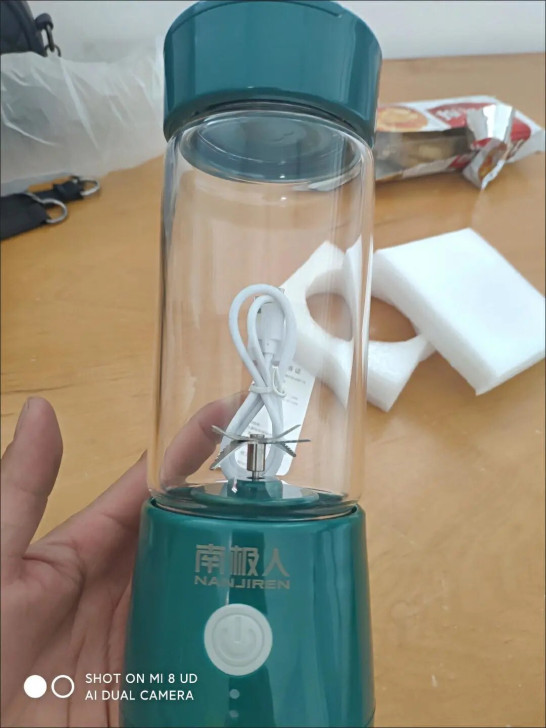 当时买了两台这样的南极人榨汁机，本来一台要...