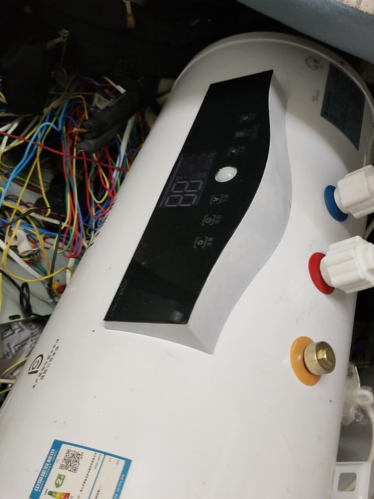 万保莱热水器九成新300