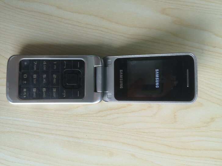 三星c3520翻盖手机,原装未拆修。实拍图...