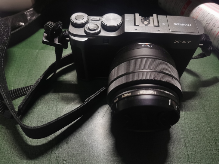 出一台富士xa7相机(套机)+闪迪64g内...