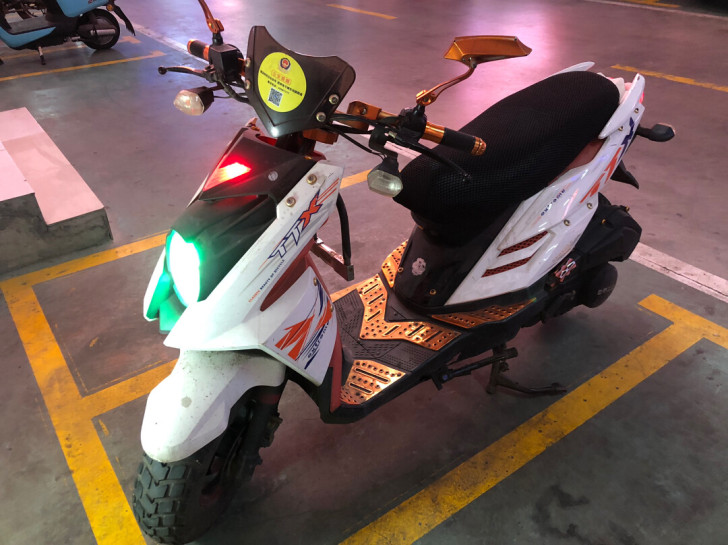 路虎越野一台,极品车况,改件多多,不烧机油...