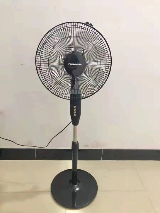 超市关门，处理20台长虹落地扇，全新76包...