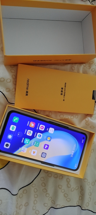 realme x7pro手机，c位色8+1...
