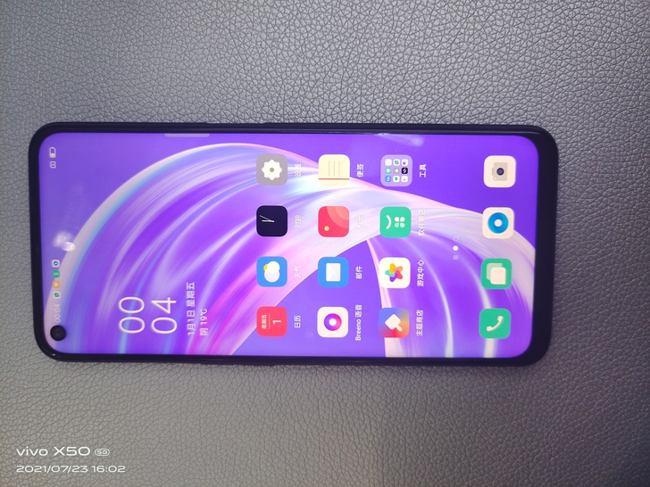oppoA72.新款5G手机外观成色如图,...