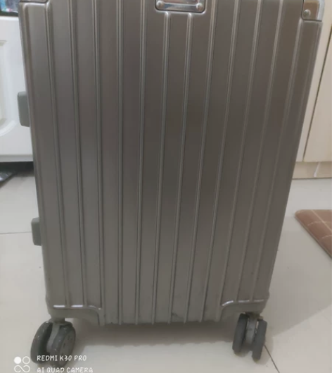 99新旅行箱一个,这个是从广州批发商买回来...
