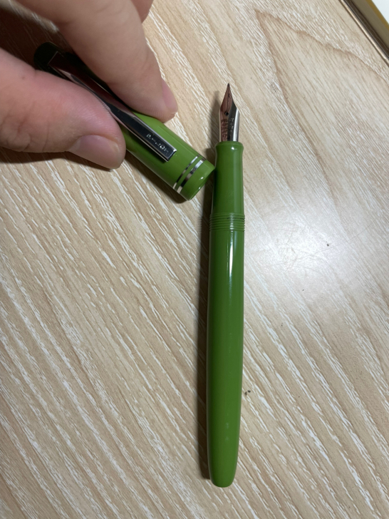百乐钢笔，京东购买，一直使用黑色墨水。工作...