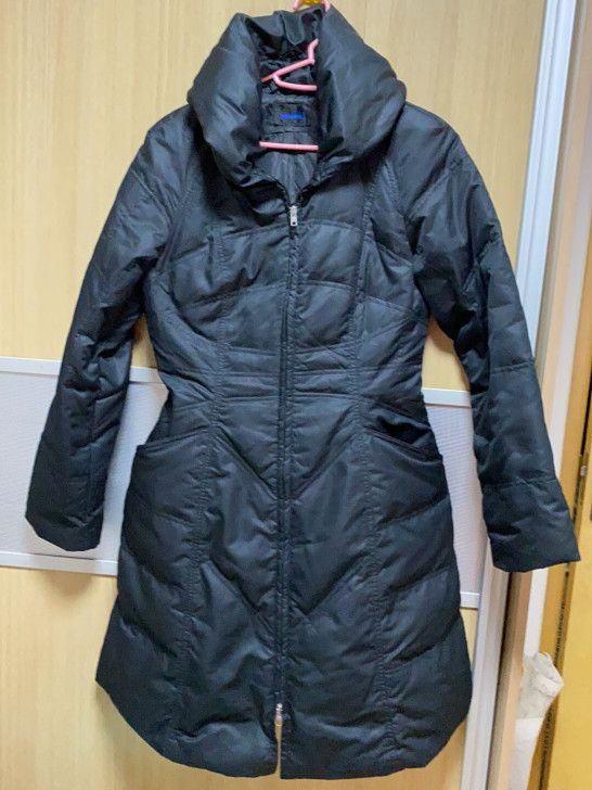 女士长款羽绒服过膝，黑色，高领收腰