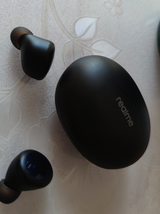 realme降噪蓝牙耳机，9成新，没怎么用...