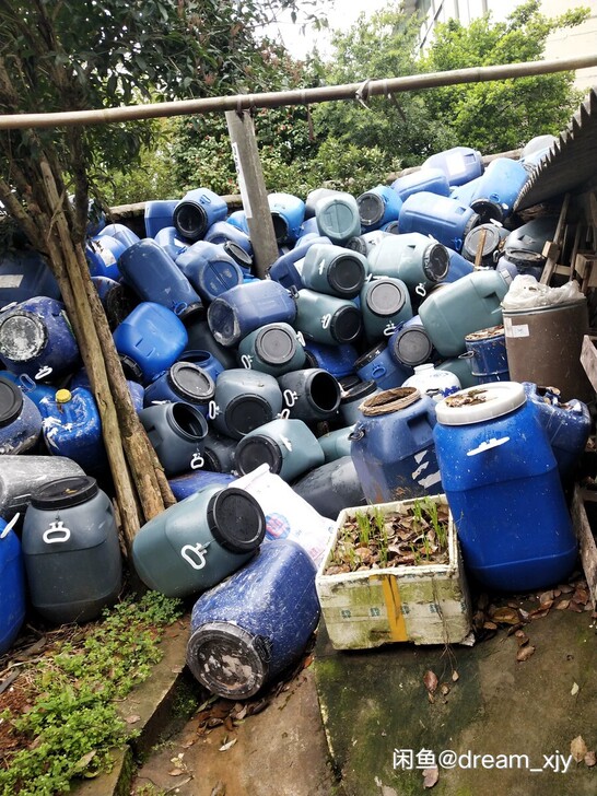 50L塑料桶2.2kg一个左右，14块钱一...