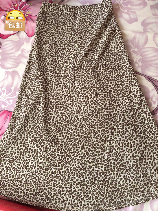 专柜买的豹纹半身裙，后腰有弹力的