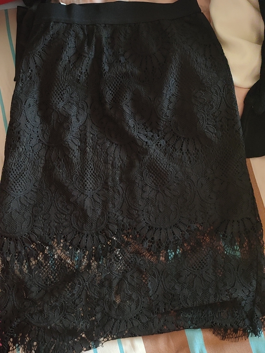 红袖蕾丝半裙s码全新不带吊牌，吊牌我试的时...