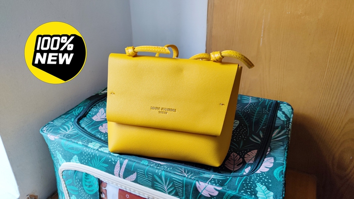 全新黄色斜挎包一个，底长18高15。非偏远...