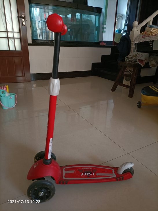 好孩子滑板车,这个红色的孩子不喜欢,家里还...