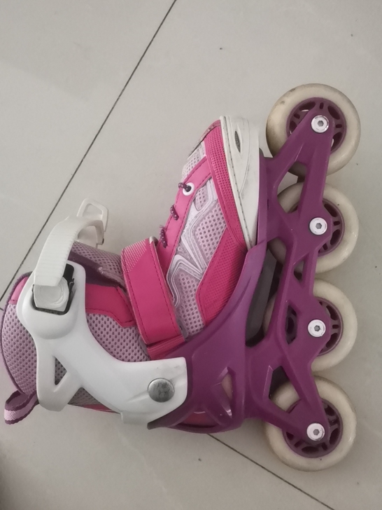 迪卡侬轮滑鞋套装，限自提