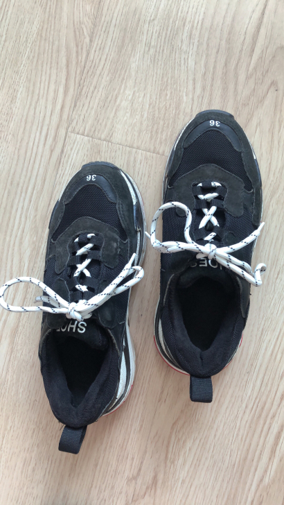 女士黑色运动鞋跑鞋