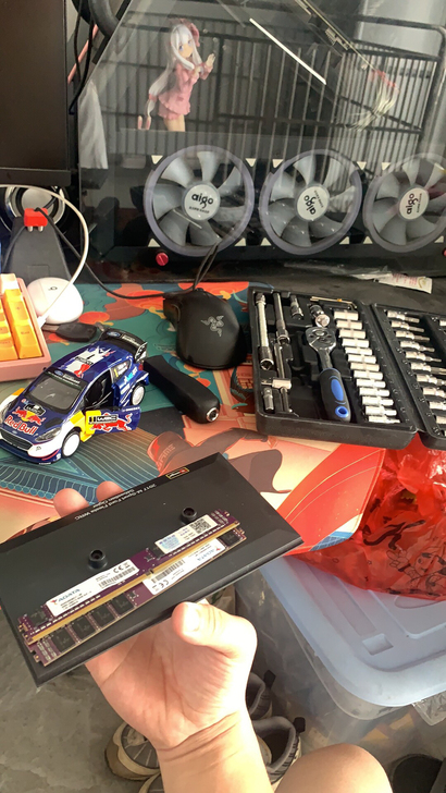 威刚万紫千红8g 2400hz。超级新 因...