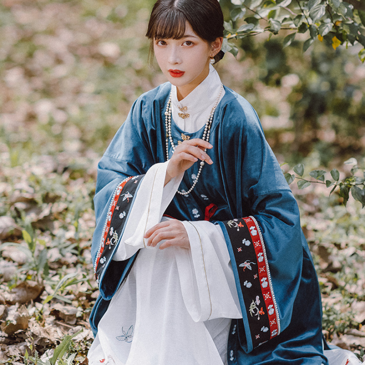 池夏墨:白 明制立领对襟直袖交领琵琶袖短衫...