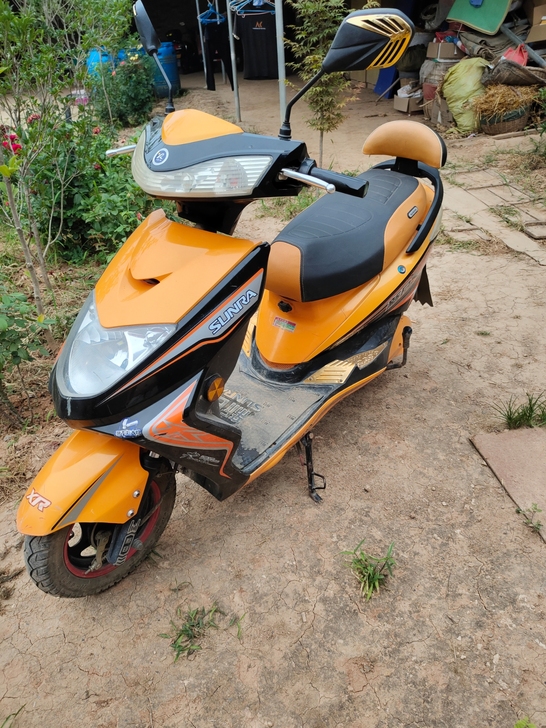 新日电动车闲置，电瓶60v20am，谁要的...