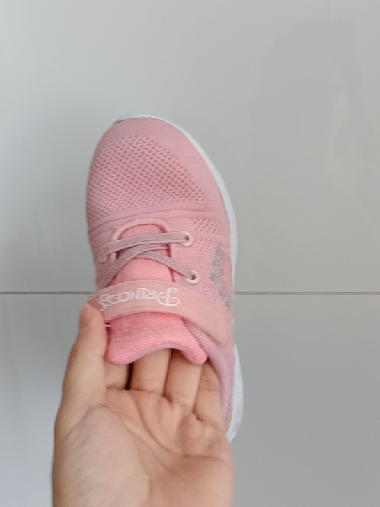 小公主运动鞋，9成新，商场购入，质量很好