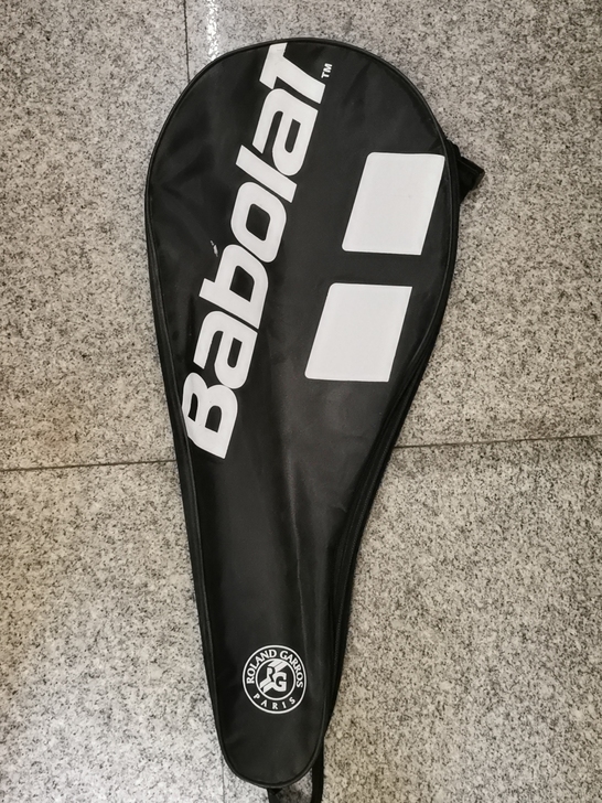 百宝力网球拍，九九新。买就送网球拍袋。二手...