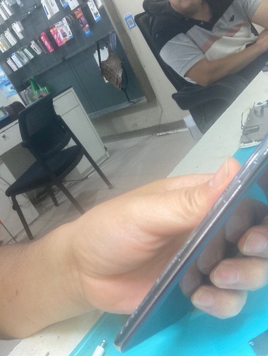 三星s10+ 8+128 内爆