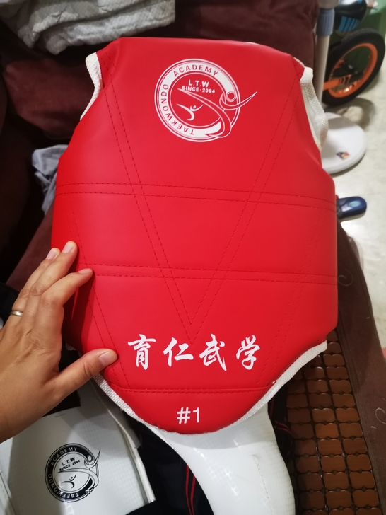 跆拳道护具全套，质量很好，400元左右买的...