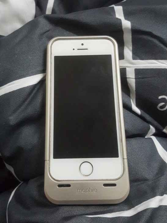 苹果5s，我只用移动卡，所以联通电信未知，...