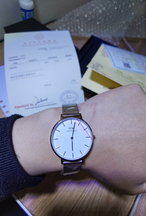 出手一块闲置DW手表,9.9成新,过生日朋...