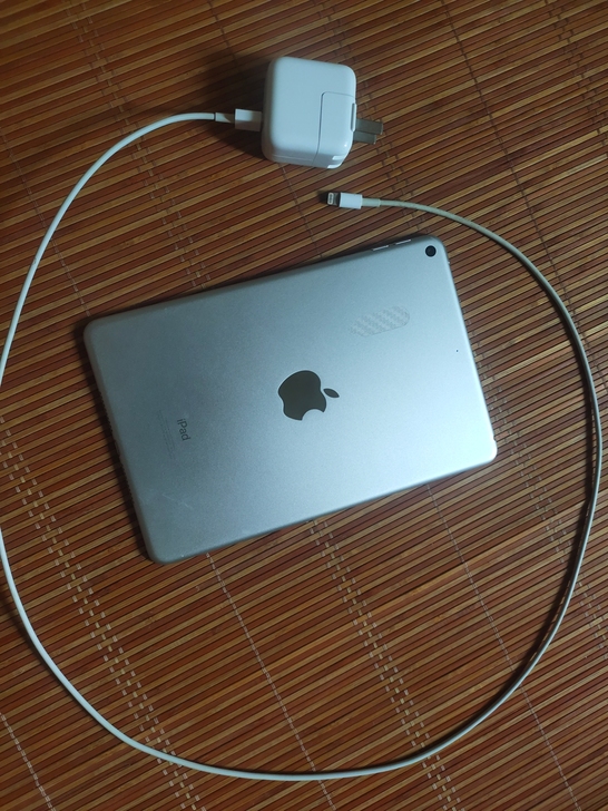 卖一个国行64G ipadmini5 ，用...