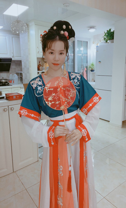汉服，试穿过一次，吊牌还没剪，江浙沪包邮，...