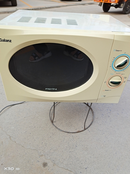 格兰仕微波炉便宜转让，微波炉正常使用，里外...