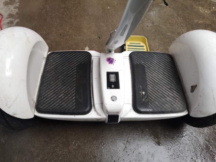 平衡车，闲置出售，把手有损坏，一直闲置，搁...