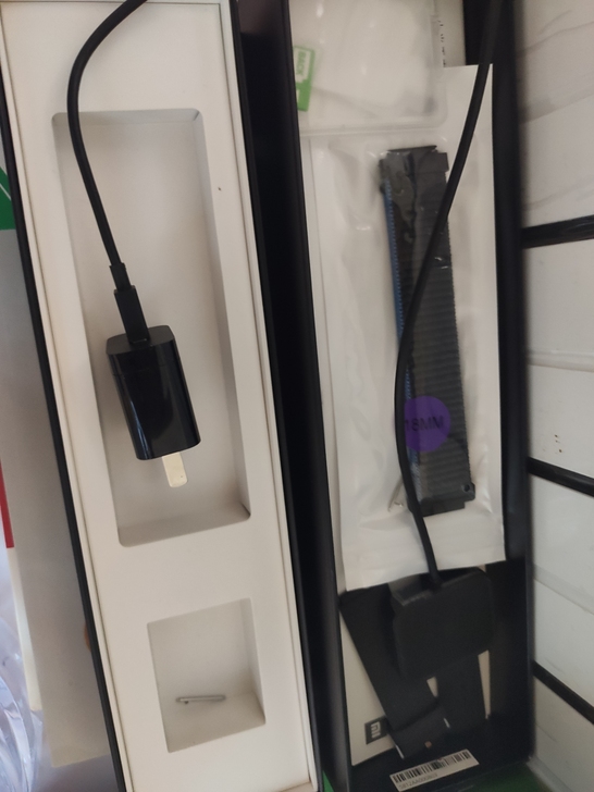 小米手表，7.10号在pdd上入手的，没带...
