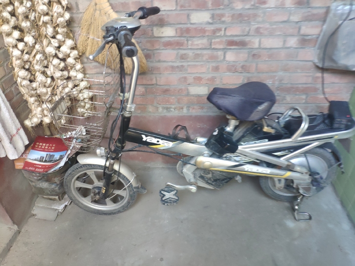 雅迪48V12A电动车，运动款，改后油刹后...