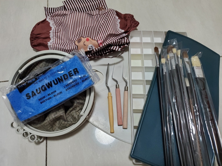马利水粉颜料+工具，40出，不包邮。除了白...