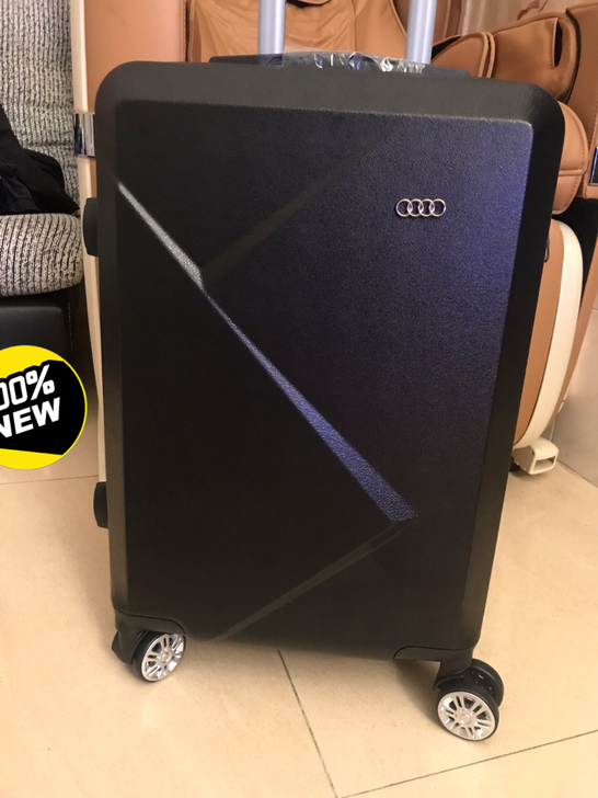 奥迪4S店送的行李拉杆箱，，全新连胶纸都在...