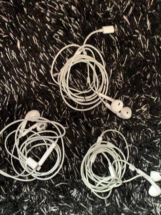 苹果扁头耳机 戴过一两次 九成新以上 还余...