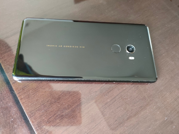 小米mix2。6加128的。屏幕裂了，裂的...