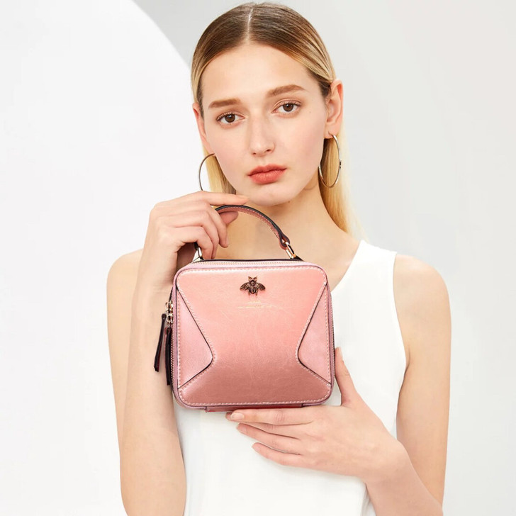 牛皮手提包、小蜜蜂小方包，单肩斜挎包，能装...