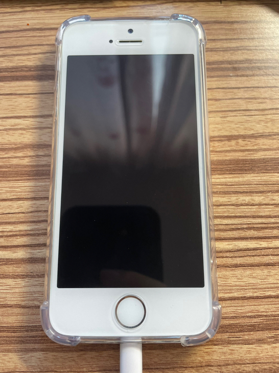 出一台iPhonese 内存128G 电池...