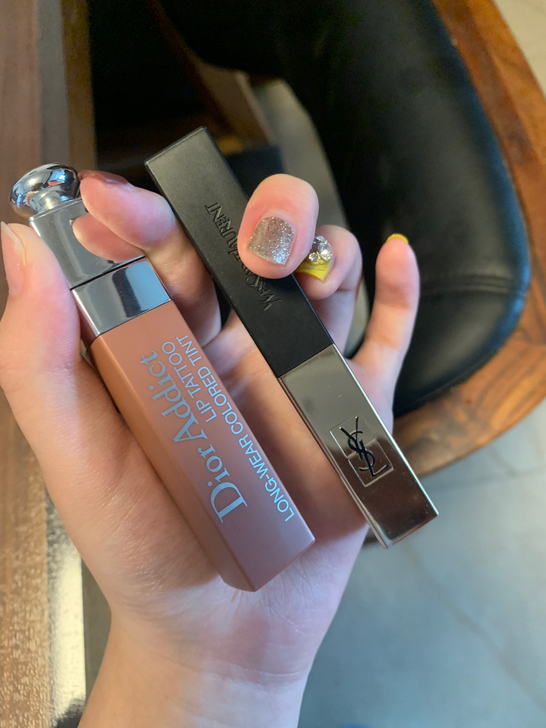 出两只口红 都是九成新