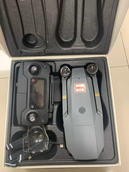 x5号大疆御pro标配，整体成色好，正常使...