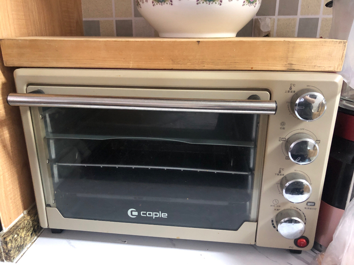 Caple家用烤箱用的不多，最近闲置