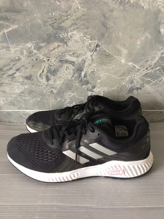 二手正品阿迪透气轻便休闲运动鞋41码 A：...