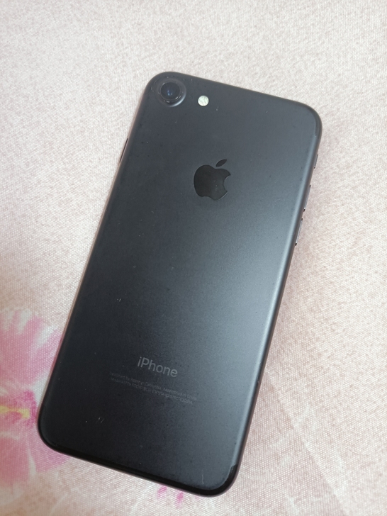 美版有锁，卡贴机，苹果7iphone7，成...